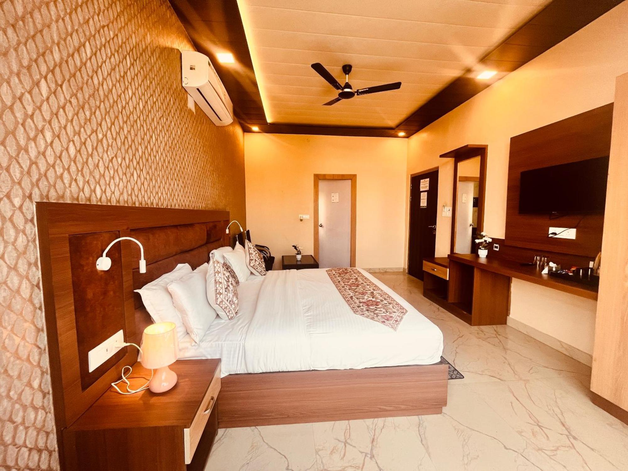 Heaven Resort Ayodhya Exterior photo