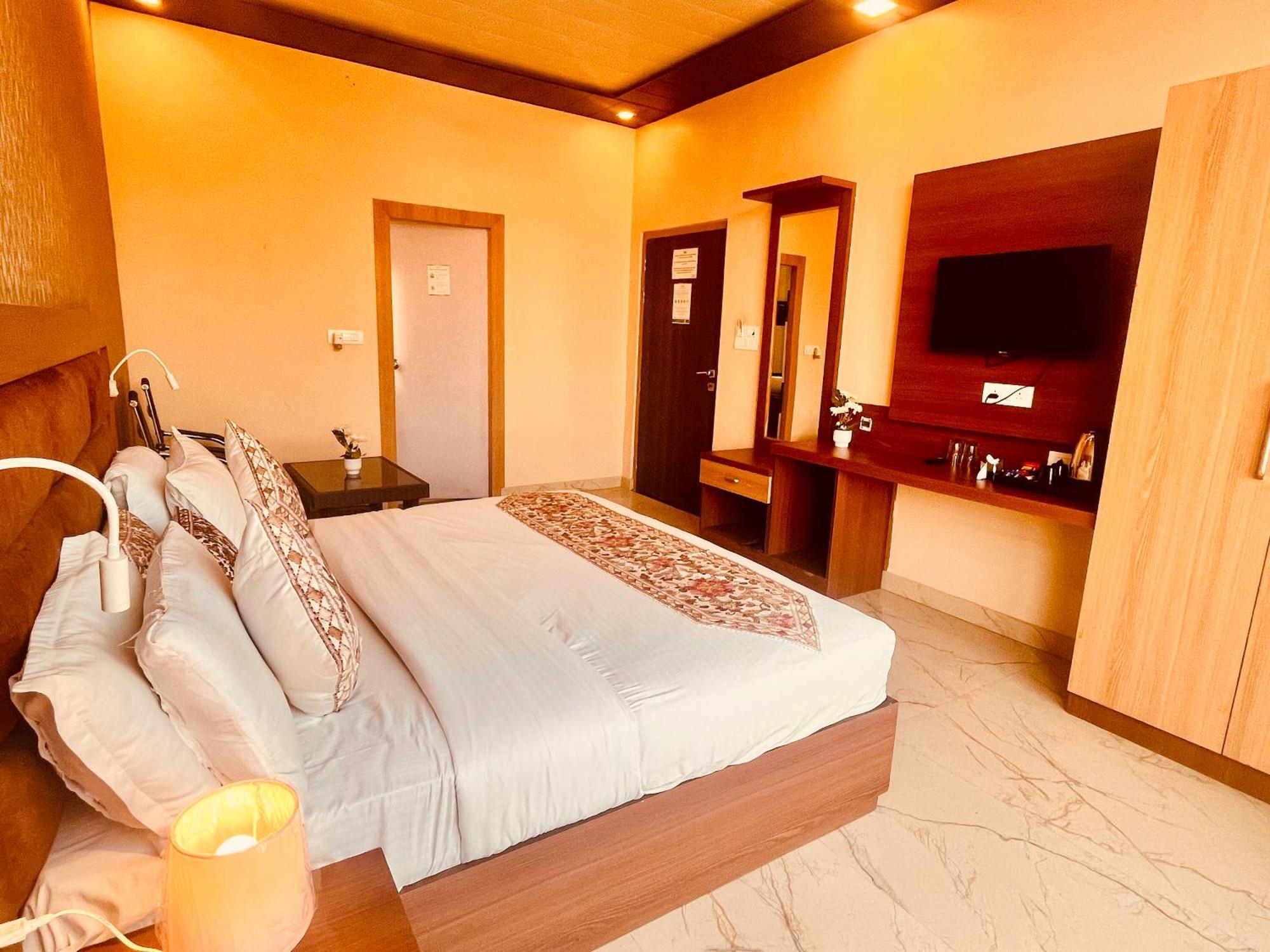 Heaven Resort Ayodhya Exterior photo