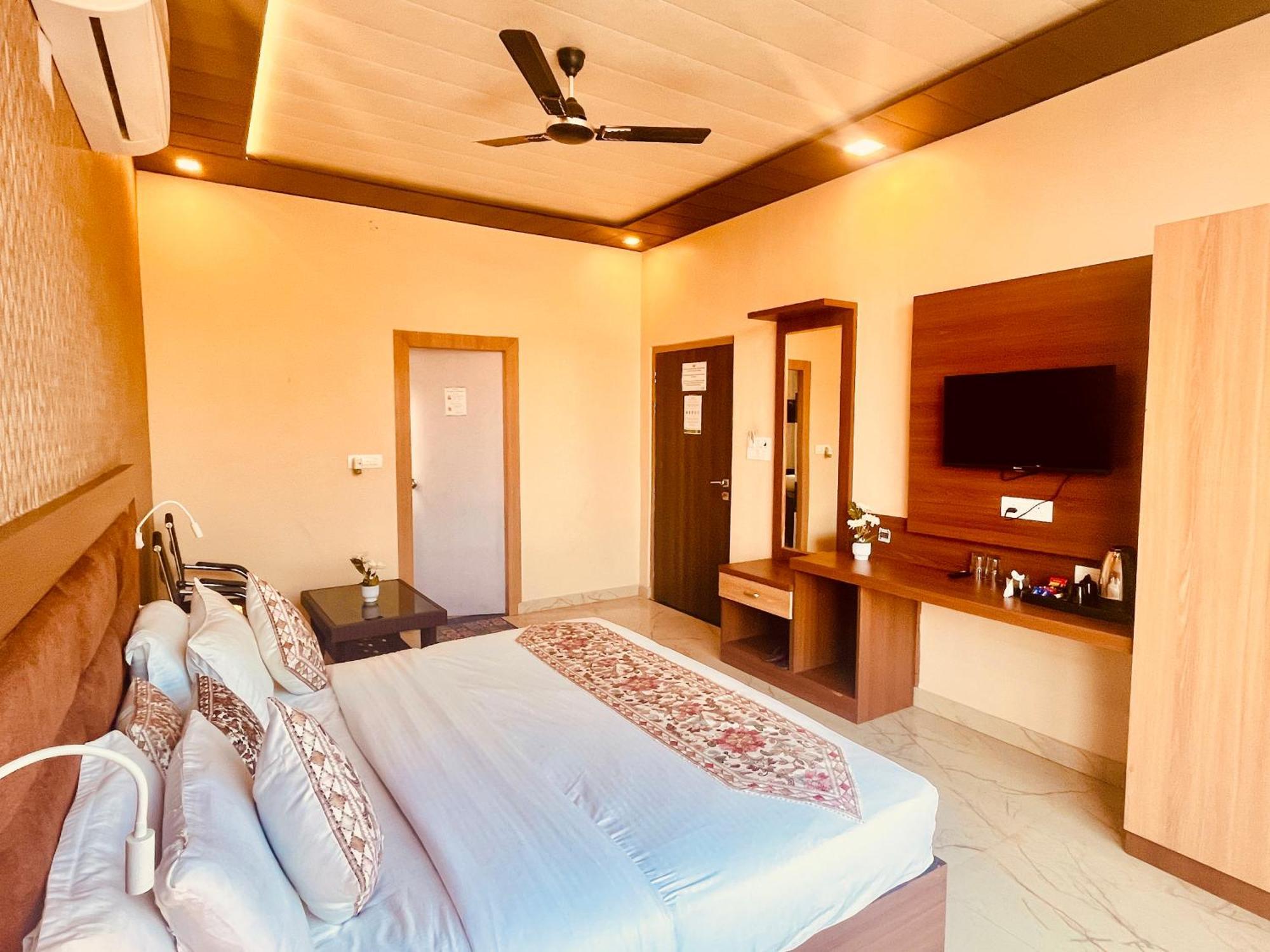 Heaven Resort Ayodhya Exterior photo